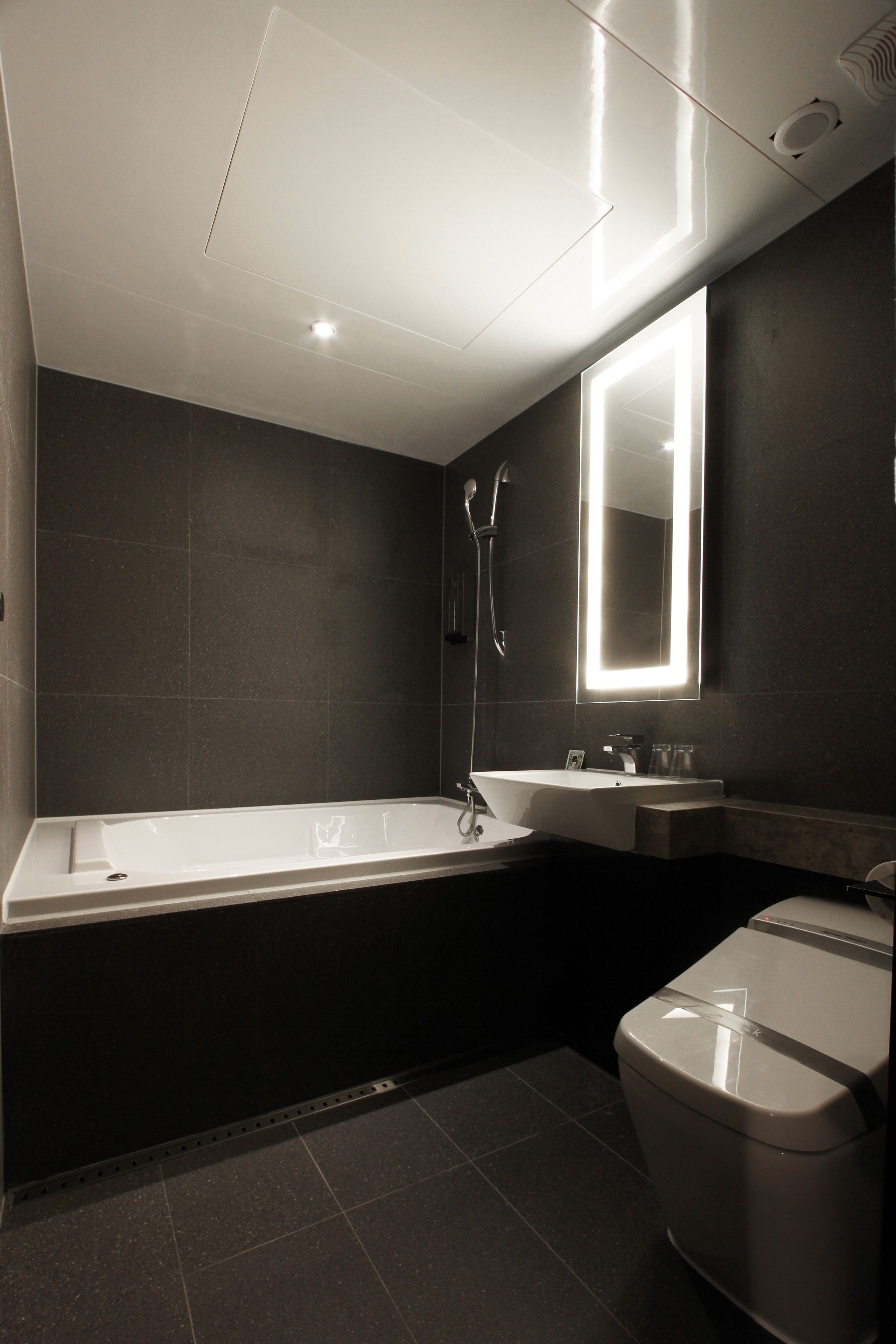 standard double room | jetted bathtub