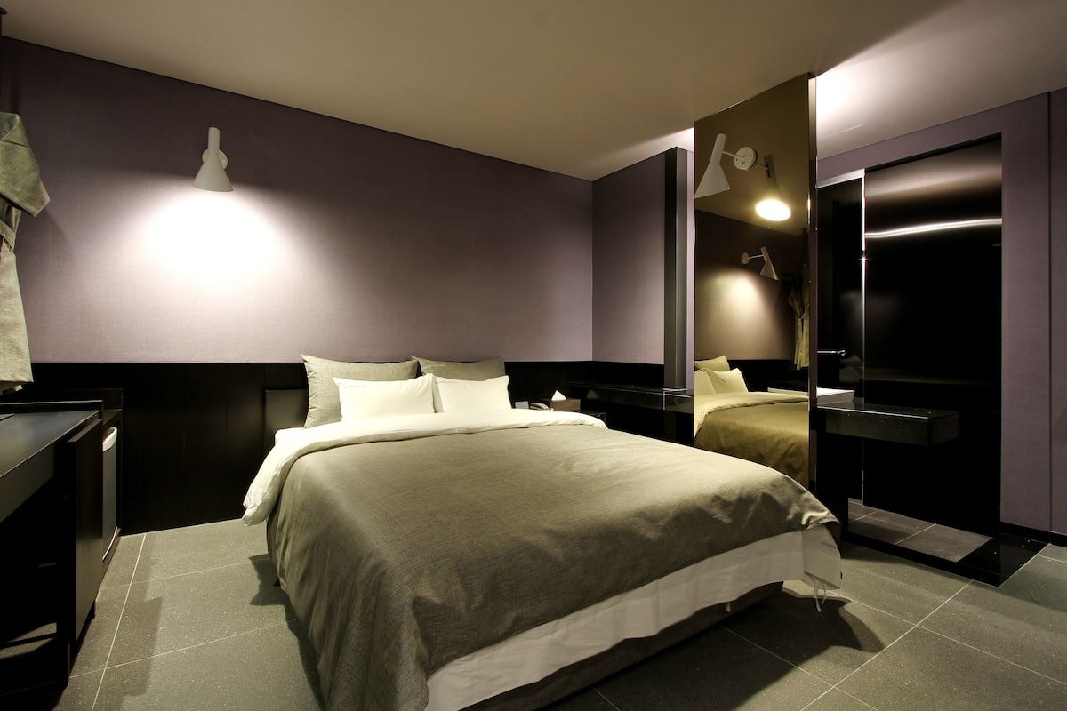 deluxe double room | premium bedding, minibar, iron/ironing board, free wifi