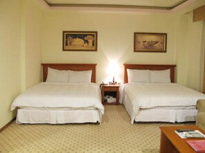 Twin Room | Desk, laptop workspace, blackout drapes, soundproofing - Asia Tourist Hotel (Pyeongtaek)