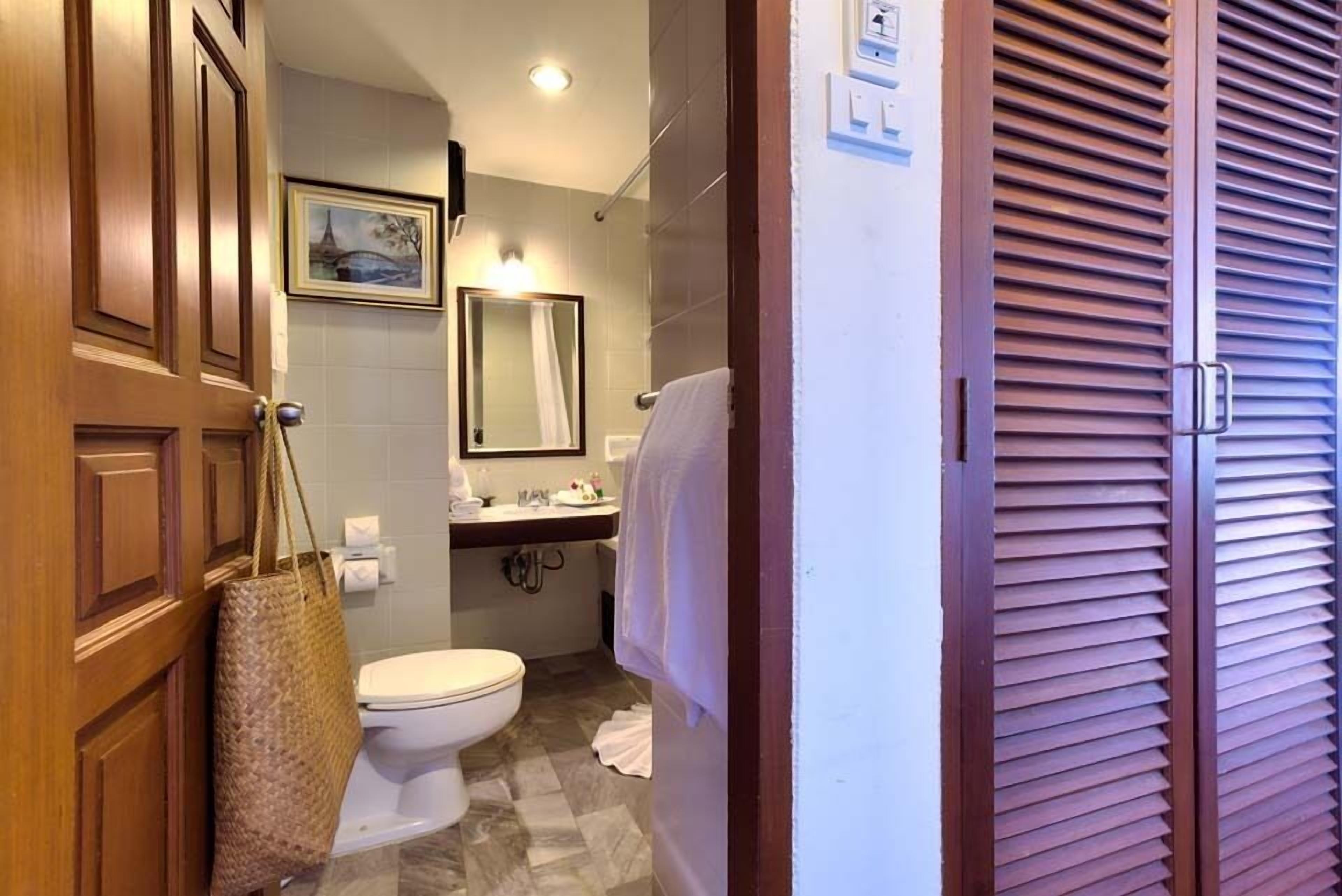 standard double room, 1 double bed | bathroom | shower, hair dryer, towels