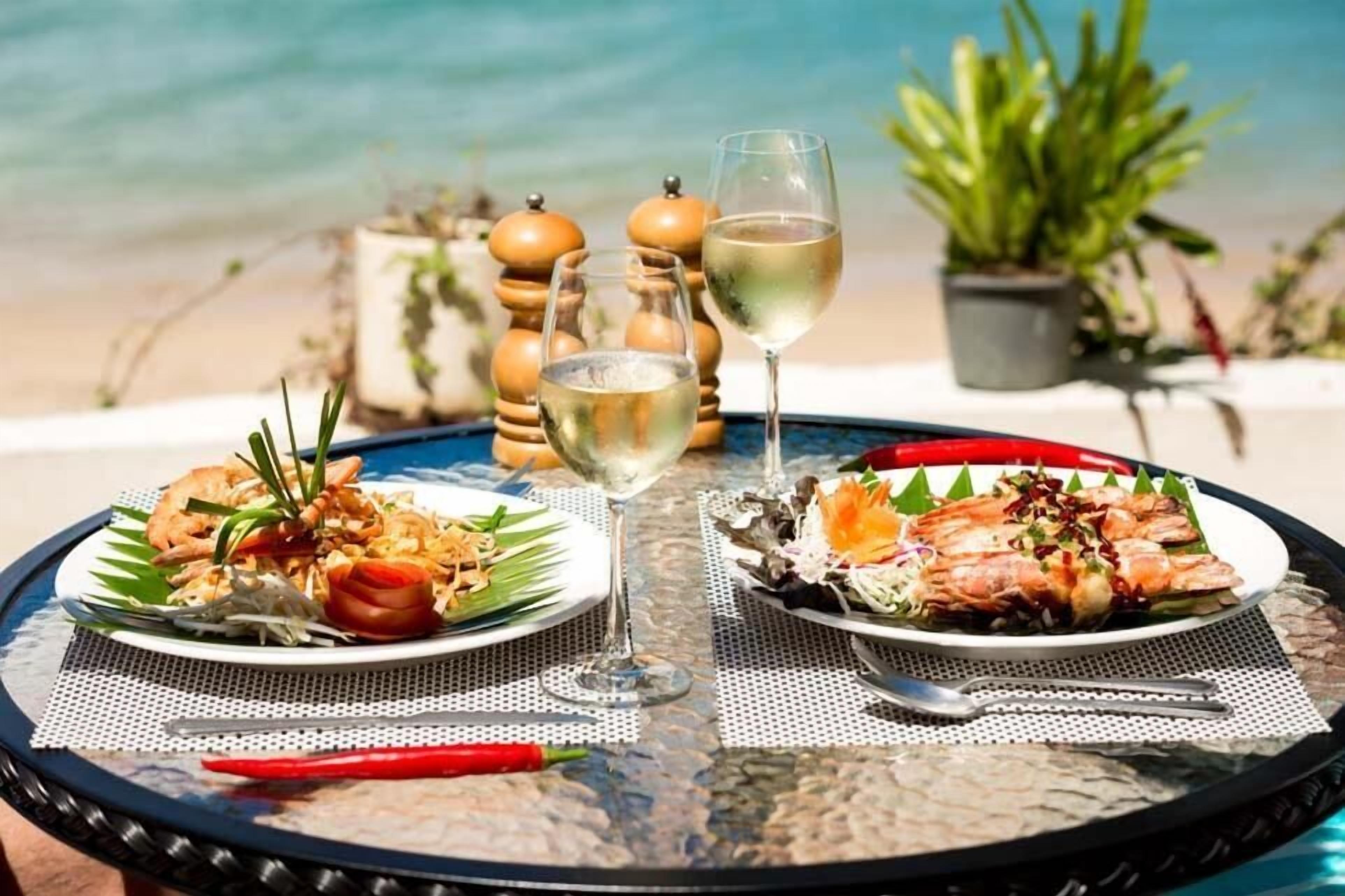 breakfast, lunch, dinner served; thai cuisine