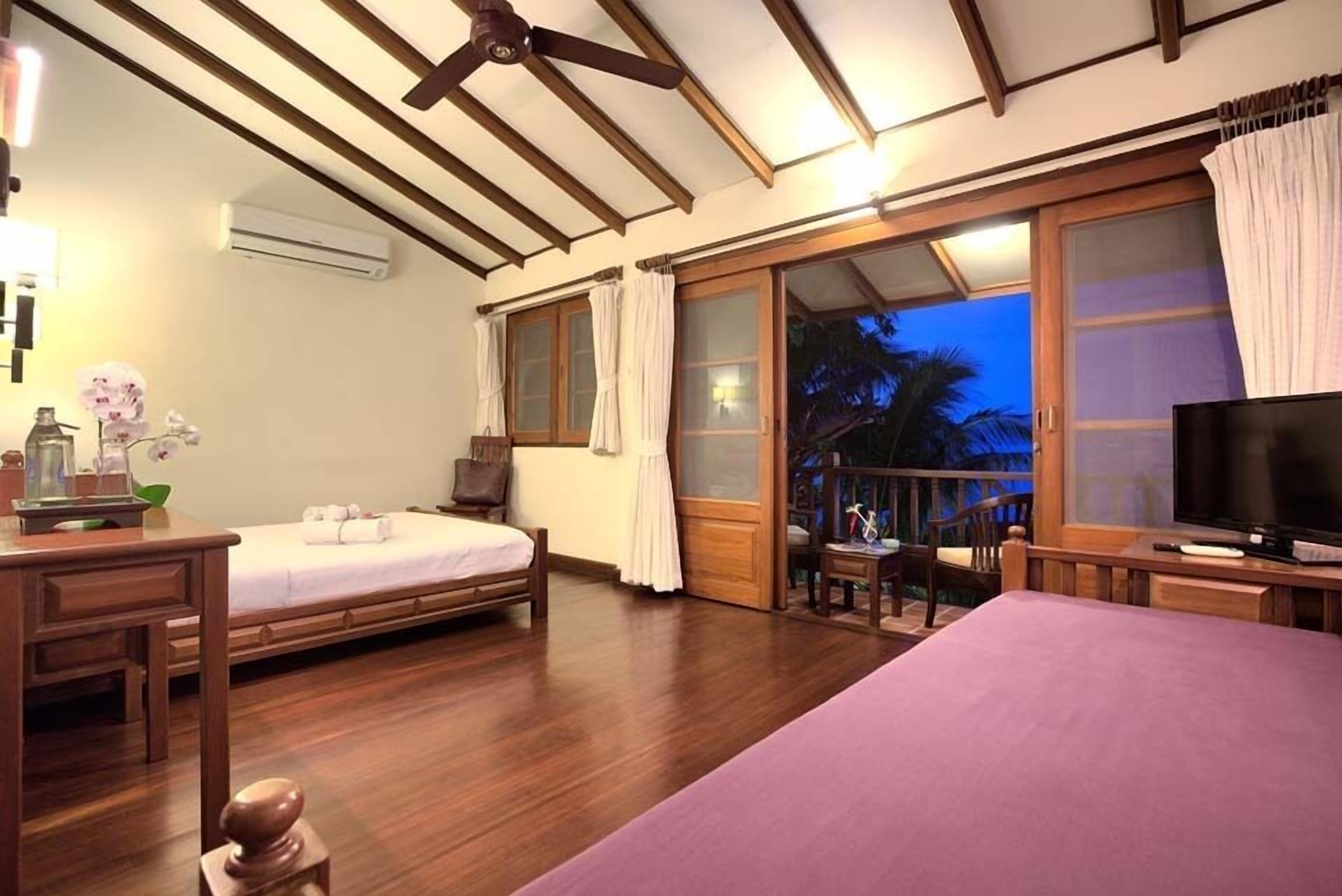 pent hut | 1 bedroom, in-room safe, desk, free wifi