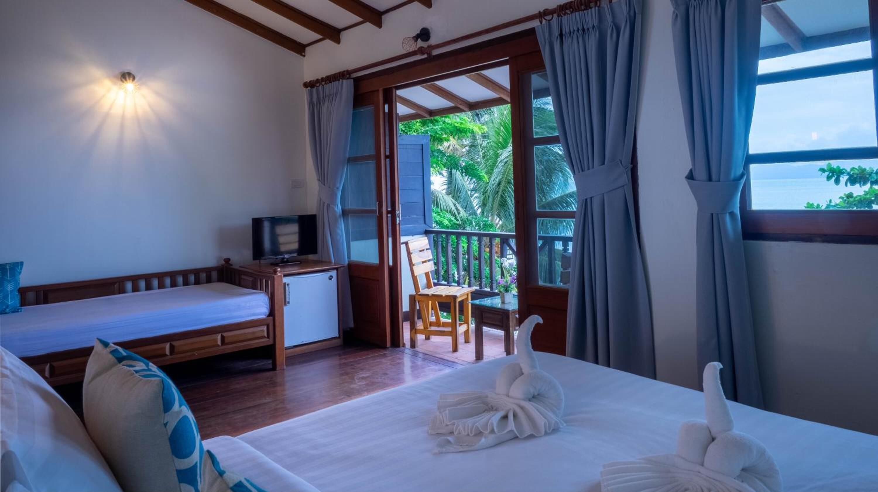 pent hut | 1 bedroom, in-room safe, desk, free wifi