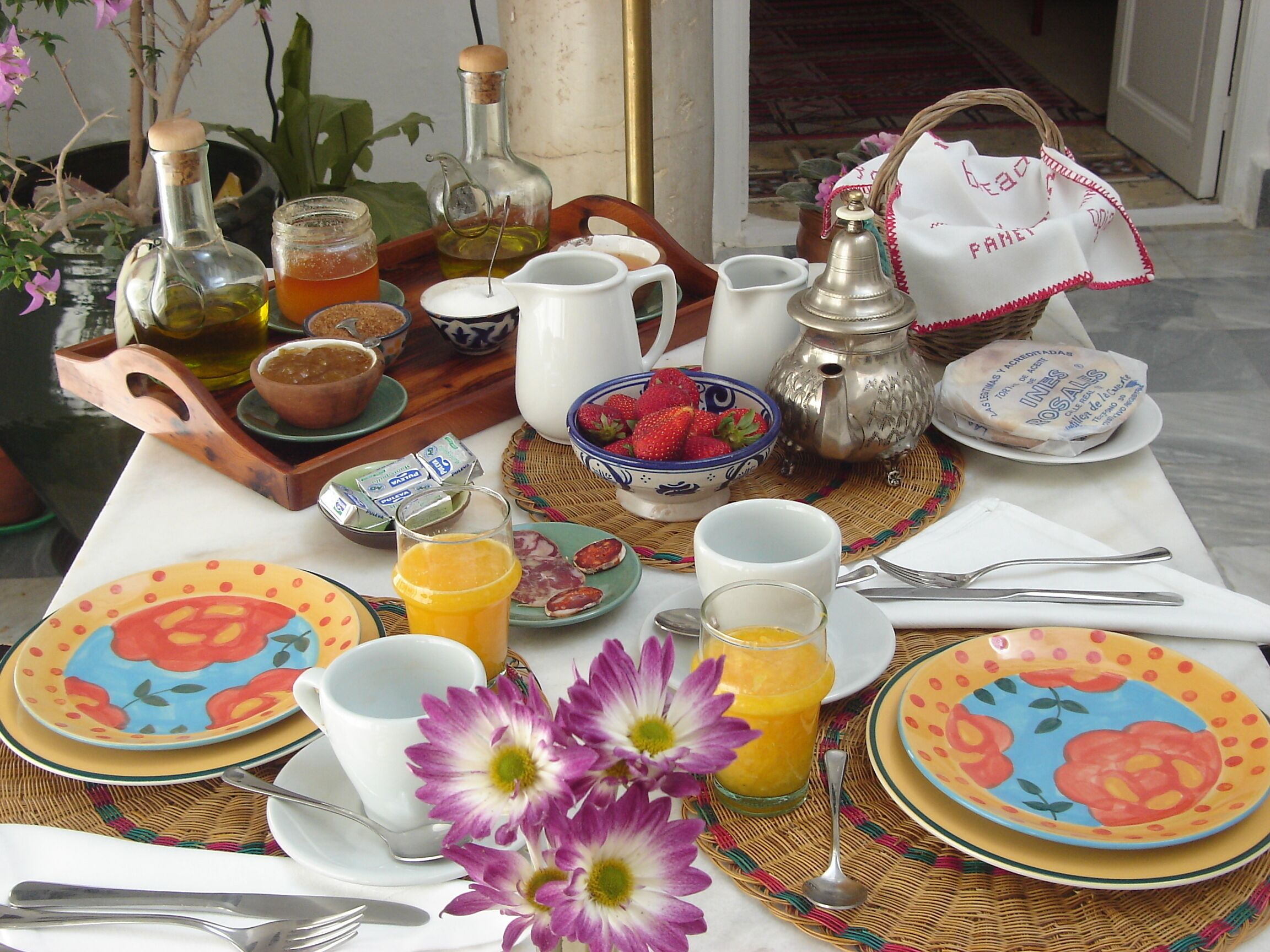 daily full breakfast (eur 12 per person)