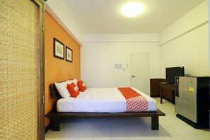 Standaard tweepersoonskamer | Een bureau, gratis wifi, beddengoed