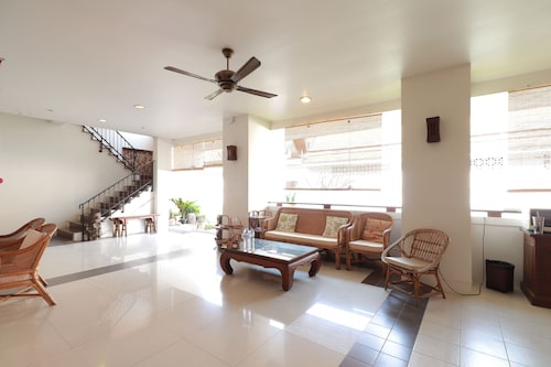 OYO 493 Mali’s Room