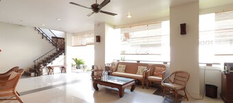 OYO 493 Mali’s Room