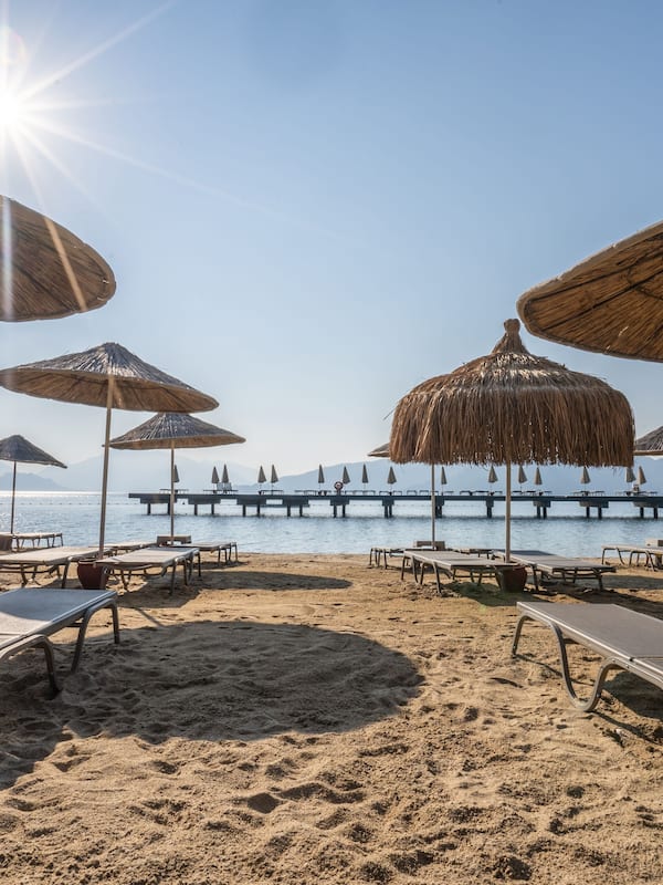 Private beach, sun-loungers, beach umbrellas, beach towels