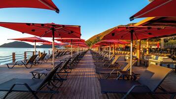 Private beach, sun-loungers, beach umbrellas, beach towels