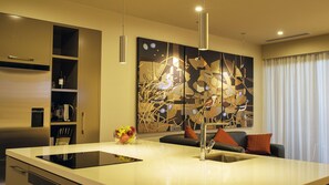 Camera Luxury, 1 camera da letto (Montage) | Cucina privata | Frigorifero, microonde, piano cottura, lavastoviglie