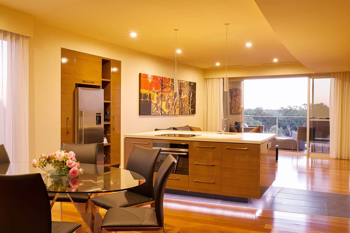 Quarto superluxo, 2 quartos (Collage) | Opções para refeição no quarto