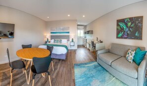 Estudio Deluxe, 1 cama de matrimonio con sofá cama, vistas al jardín | Ropa de cama de alta calidad y colchones con acolchado adicional