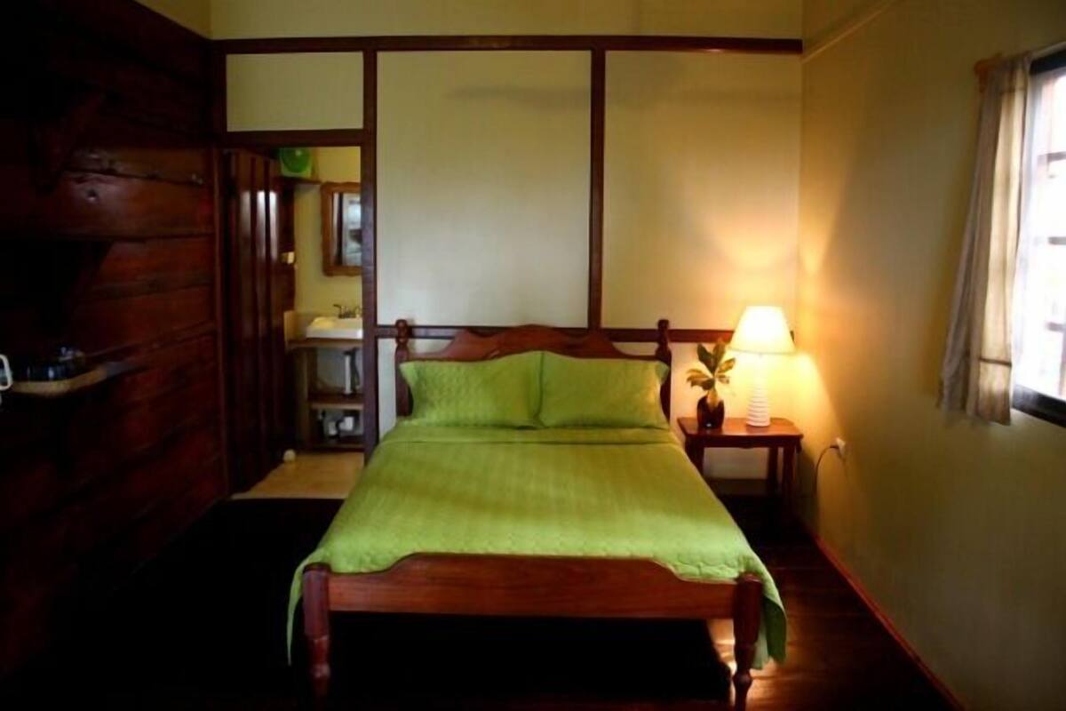 In-room safe, free WiFi, bed sheets