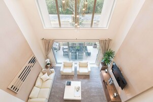 Pillowtop beds, in-room safe, desk, blackout drapes