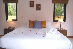 2 bedrooms, in-room safe, blackout curtains, rollaway beds - Samui Grove Villas (Koh Samui)