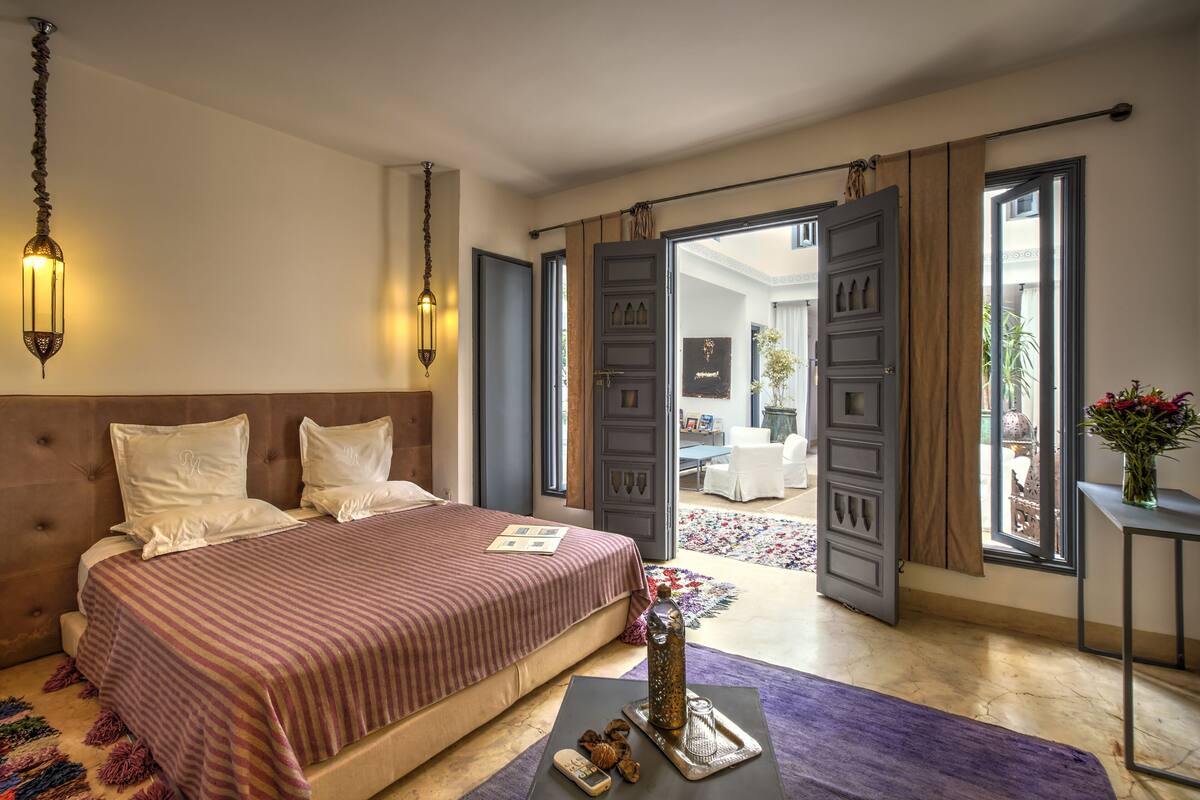 Premium bedding, in-room safe, individually decorated