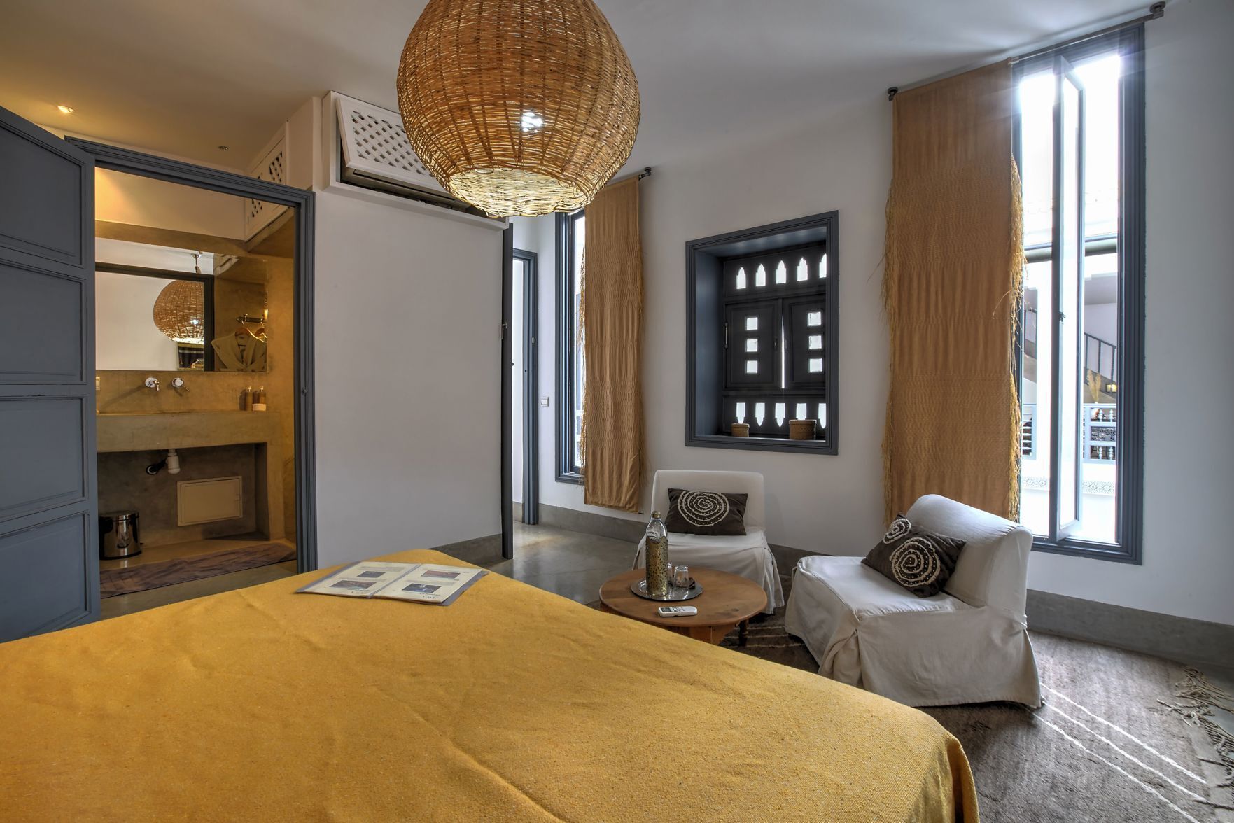 Premium bedding, in-room safe, individually decorated