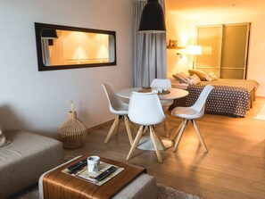 Premium bedding, desk, cots/infant beds, bed sheets - Kultaranta Resort (Naantali)