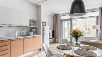 Suite | Private kitchen | Coffee/tea maker, electric kettle