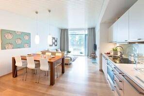 Kultaranta Suite | Premium bedding, desk, cribs/infant beds, bed sheets - Kultaranta Resort (Naantali)