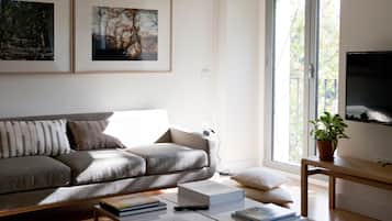 Apartamento, 3 habitaciones, 2 baños | 客廳 | 平面電視