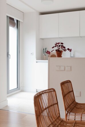 Apartamento, 2 habitaciones, 1 baño | Cuisine privée | Réfrigérateur, micro-ondes, four, plaque de cuisson