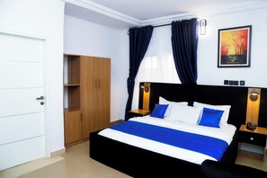 Royal Room | Desk, blackout drapes, free WiFi, bed sheets - Western Dreams Hotel (Abuja)