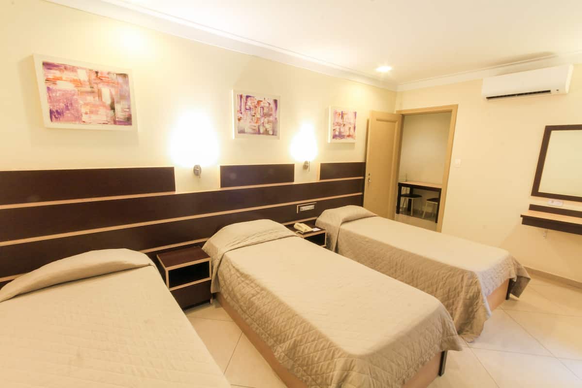 Deluxe Triple Room | Minibar, desk, blackout drapes, WiFi (free)