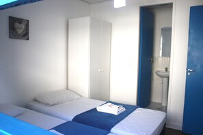 Iron/ironing board, free WiFi, bed sheets -  Club Suites (São Paulo)