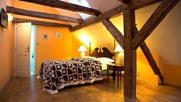 Individually decorated, individually furnished, free cots/infant beds