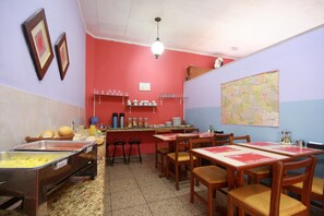 Breakfast area - OYO Hotel Village, São Paulo (São Paulo)