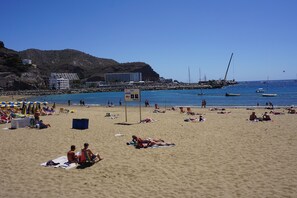 Una spiaggia nelle vicinanze