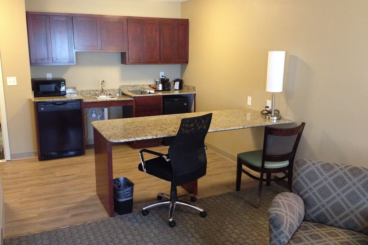 suite, accessible | premium bedding, pillow-top beds, desk, blackout curtains