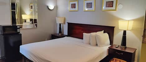 Habitación estándar, fumadores, bañera de hidromasaje | 1 dormitorio, ropa de cama de alta calidad, edredones de plumas