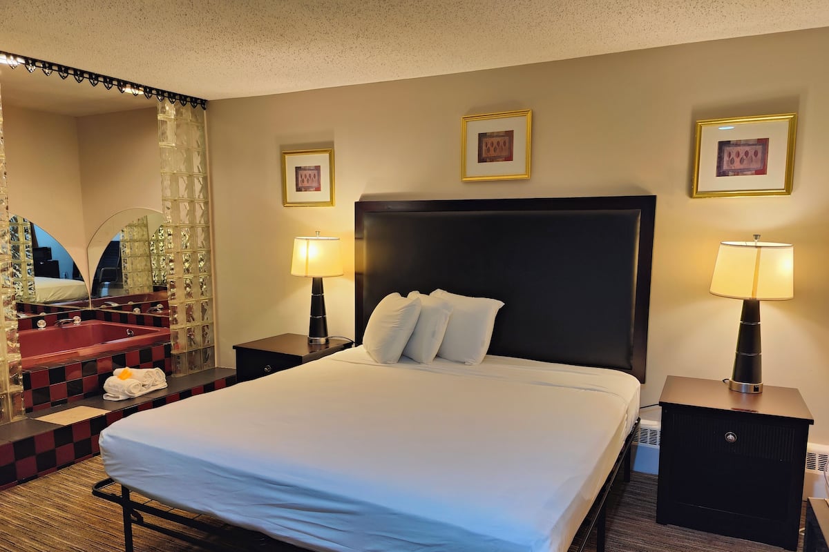 Phòng Tiêu chuẩn, bồn tắm nước nóng, tầng trệt | 1 phòng ngủ, bộ đồ giường cao cấp, chăn bông, màn/rèm cản sáng