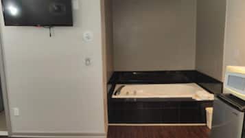 Standard Room, Smoking, Jetted Tub | Jetted tub