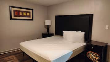 Standard, No Smoking Room | 1 habitación, ropa de cama de alta calidad, edredón y cortinas blackout