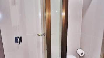 Douche, serviettes fournies