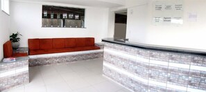 ฝ่ายต้อนรับ