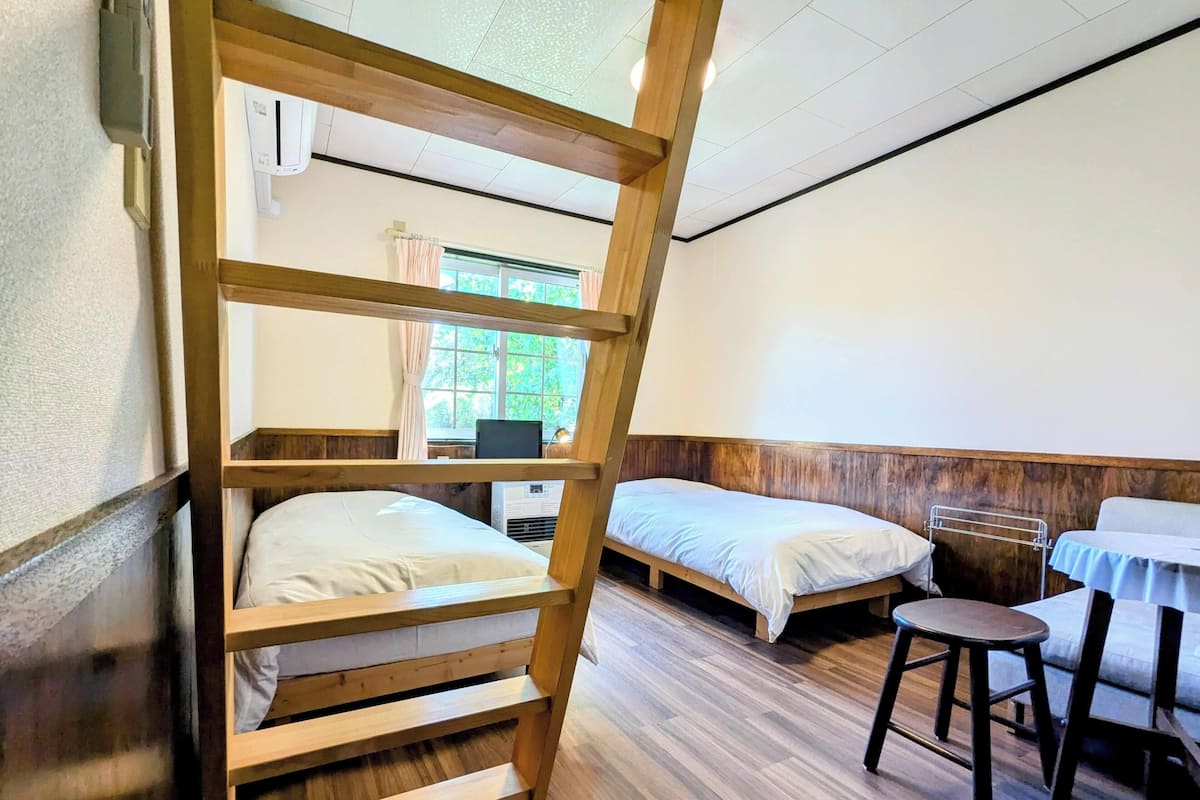 Down duvets, free WiFi, bed sheets
