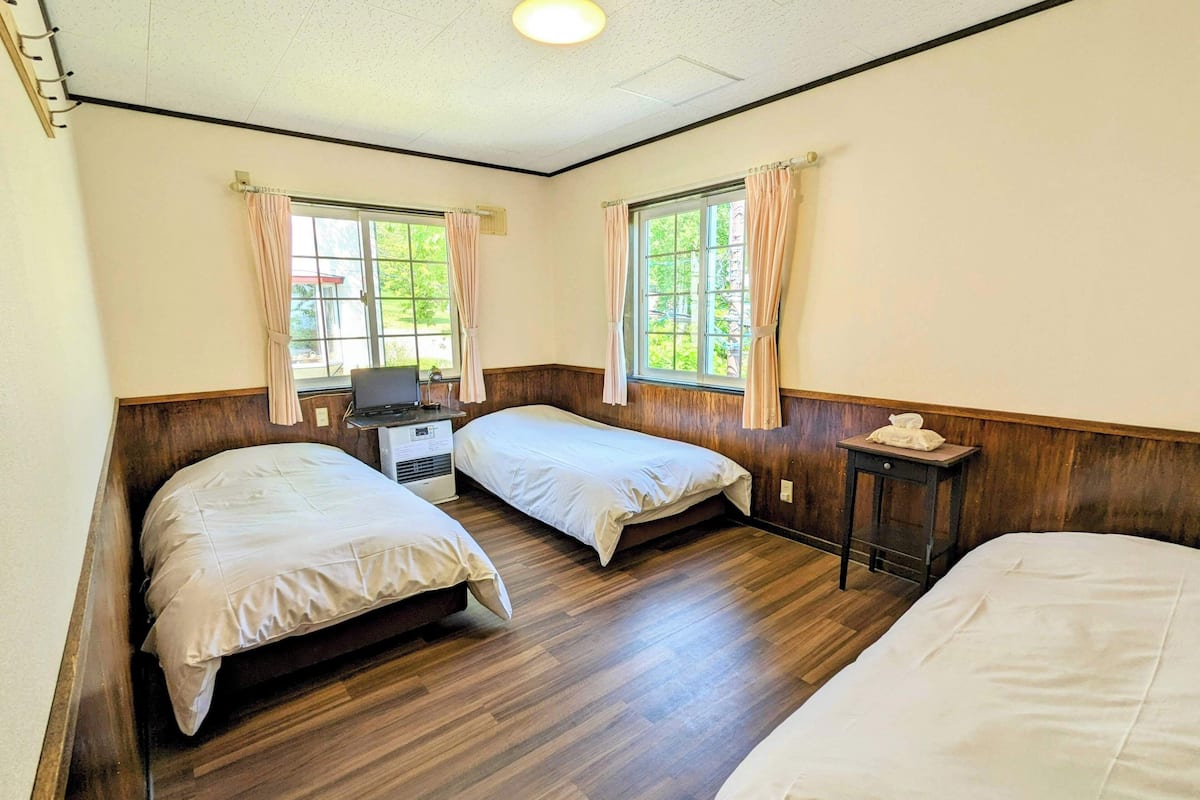 Down duvets, free WiFi, bed sheets