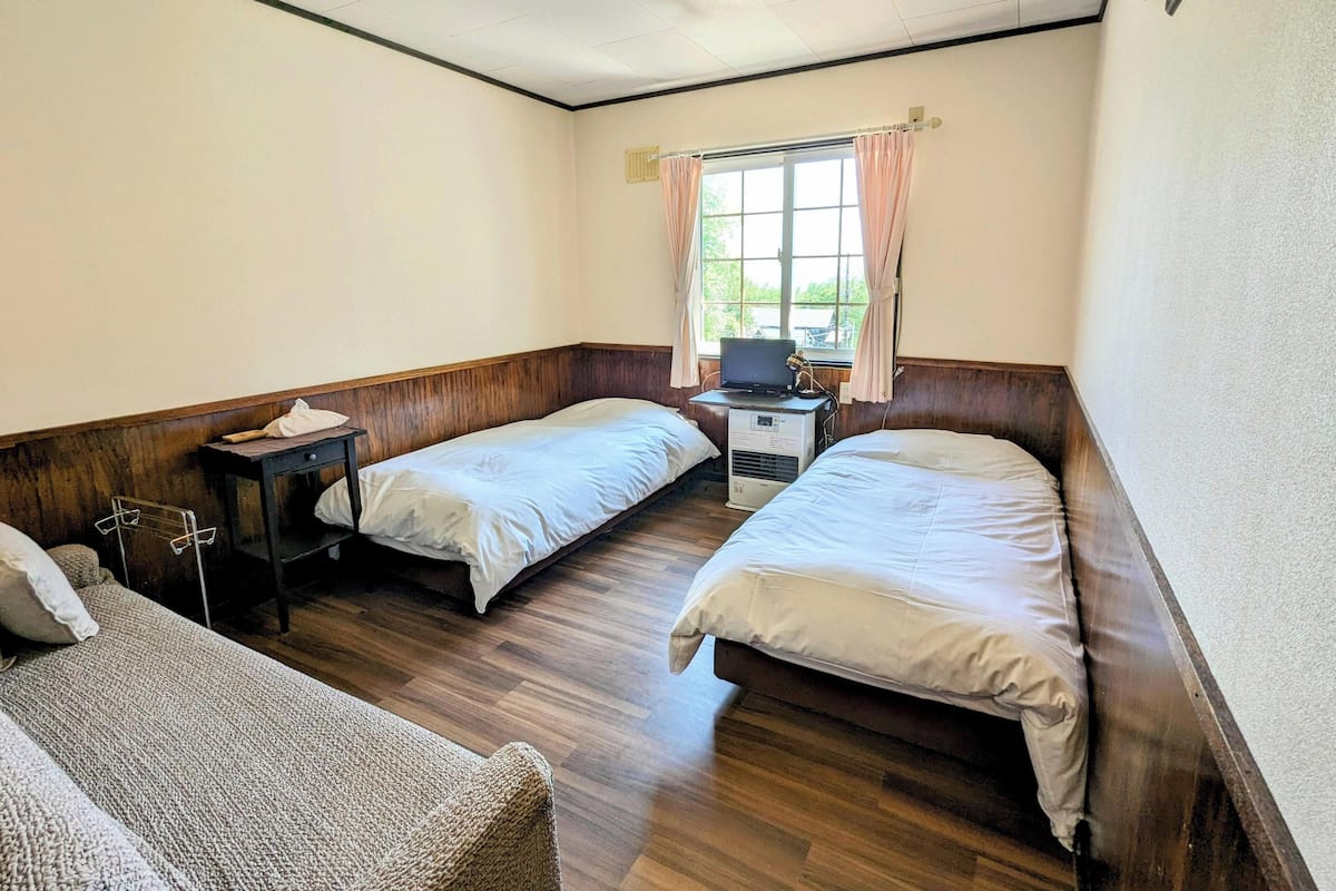 Down duvets, free WiFi, bed sheets