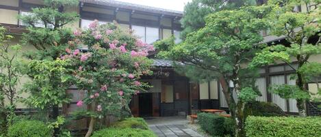 واجهة المنشأة