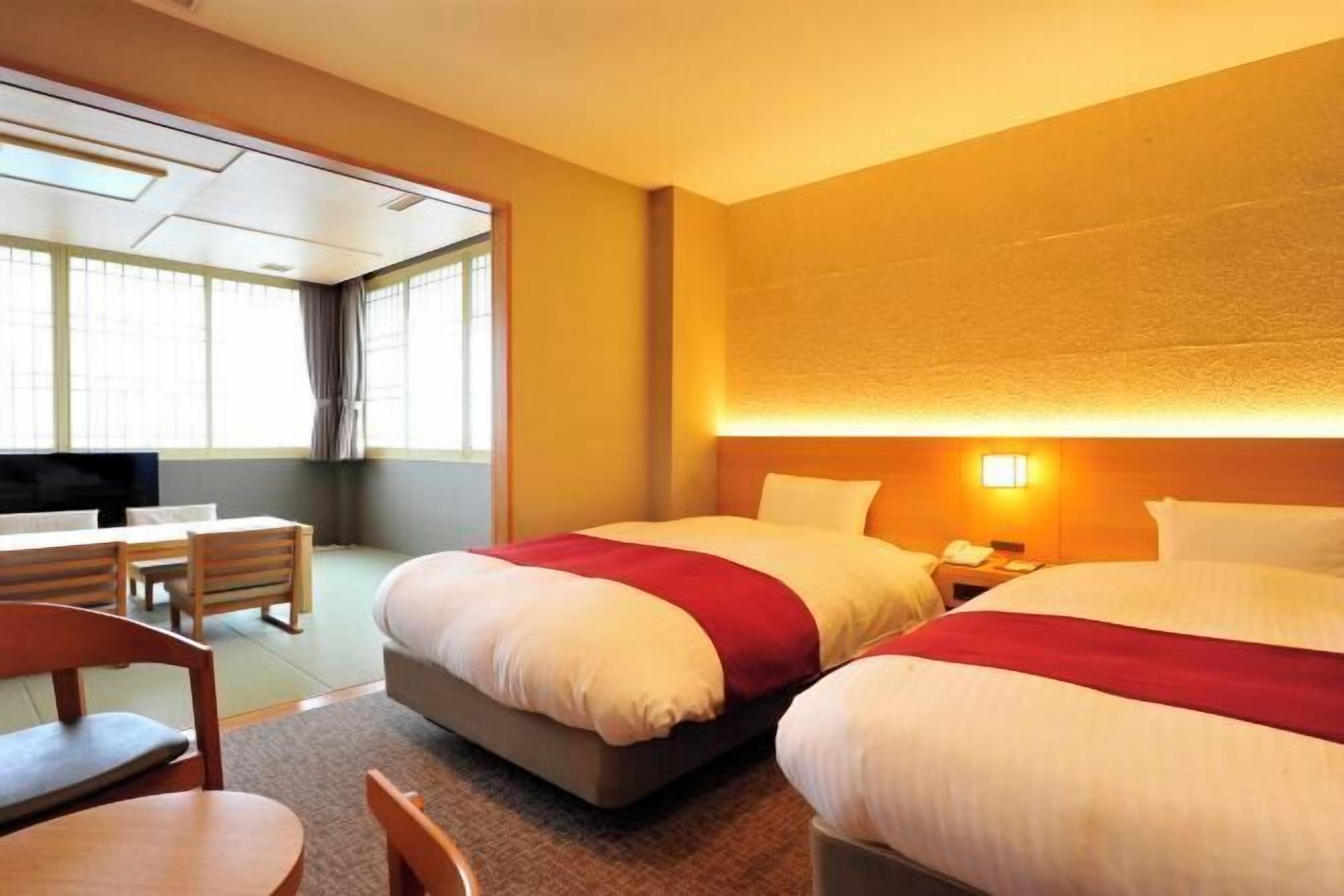 Escritorio, wifi gratis y ropa de cama 