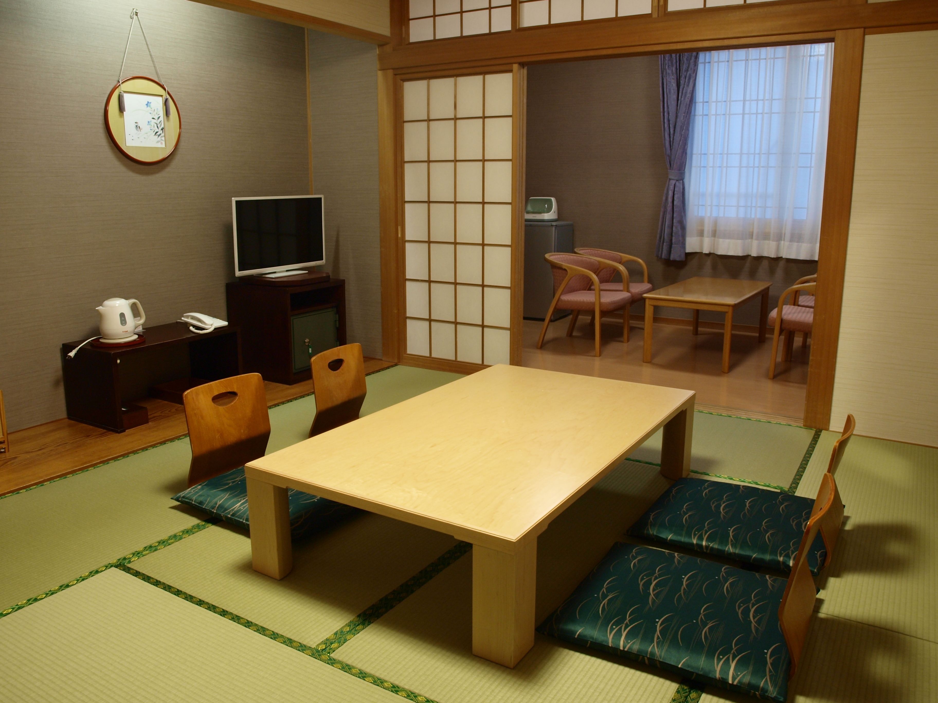 客室内のダイニングエリア