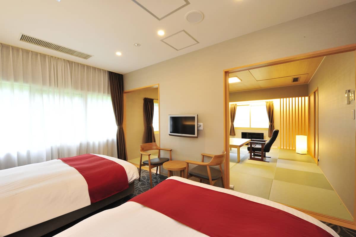Desk, WiFi (free), bed sheets