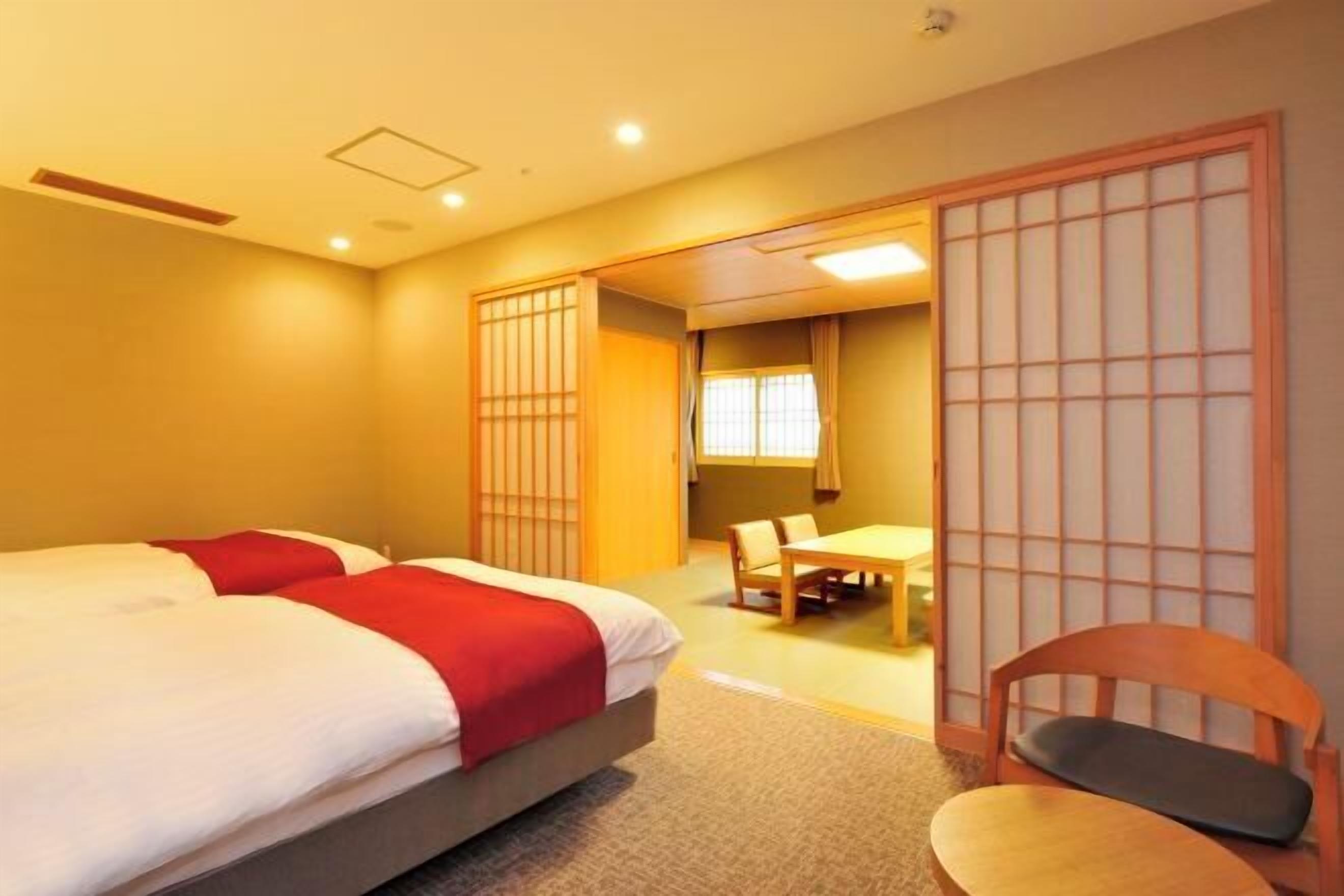 Escritorio, wifi gratis y ropa de cama 