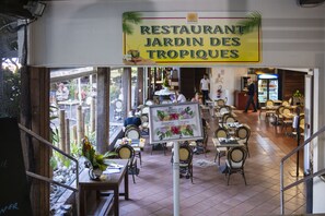 Alimentos y bebidas