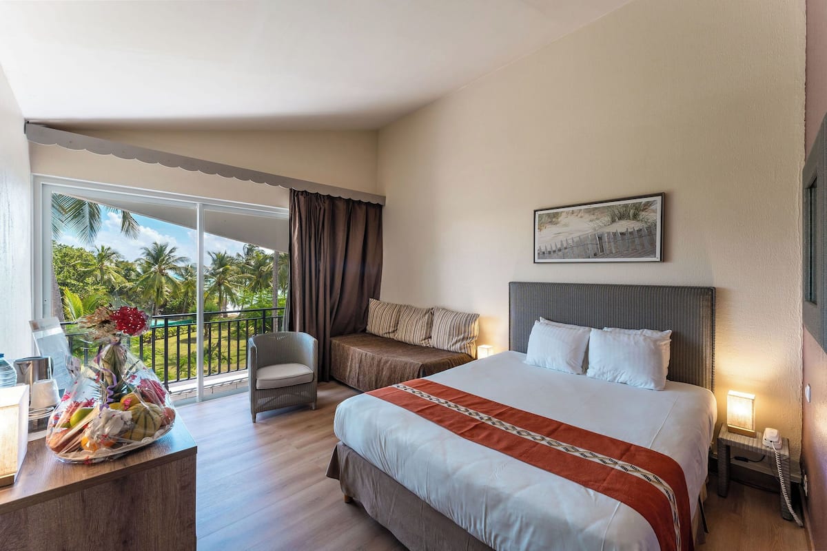 1 bedroom, premium bedding, down comforters, in-room safe