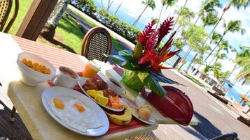 Free daily buffet breakfast